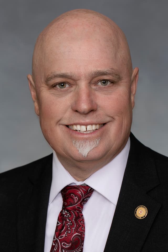 Sen. Eddie D. Settle headshot